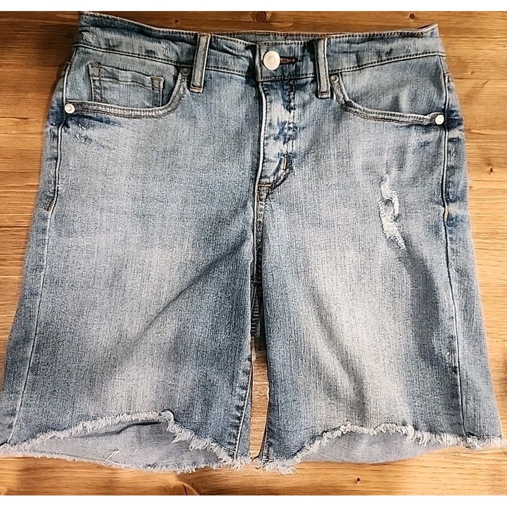 Energie Distressed Medium Wash Bermuda‎ Shorts. Size 5 Great Casual Shorts!